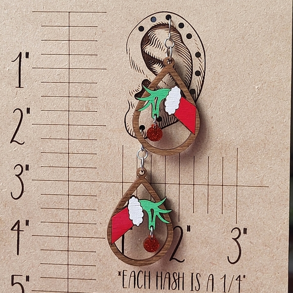 Grinch hand ornament earrings - Picture 9 of 9